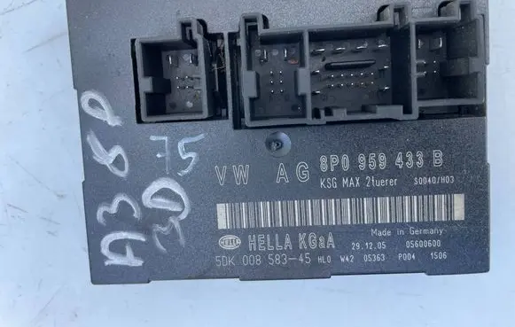 Audi A3 S3 8P Comfort/convenience module 8P0959433B 05600600 5DK00858345
