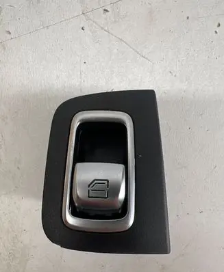 Mercedes-Benz Vito Viano W447 Electric window control switch A2059051513