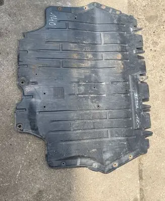 Volkswagen Jetta VI Engine splash shield/under tray
