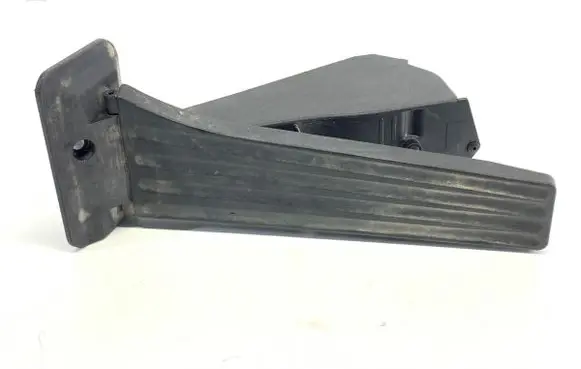 Accelerator throttle pedal