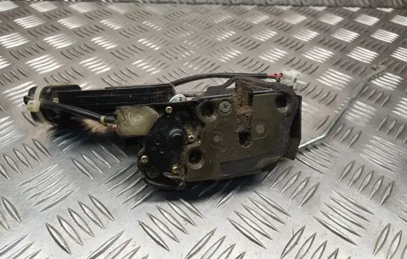 Suzuki Grand Vitara I Front door lock 244J1908