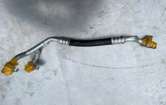 Renault Zoe Clutch pipe/line 924467761R