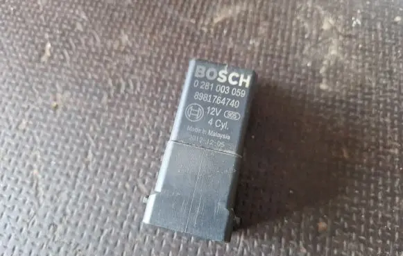 Isuzu D-Max Glow plug pre-heat relay 0281003059 8981764740