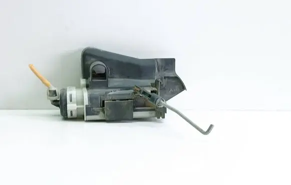 Audi A4 S4 B5 8D Rear door lock 8D0839016A