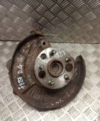 Toyota Avensis T220 Rear wheel hub