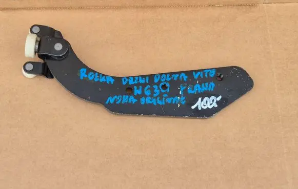 Mercedes-Benz Vito Viano W639 Sliding door lower roller guide/hinge 