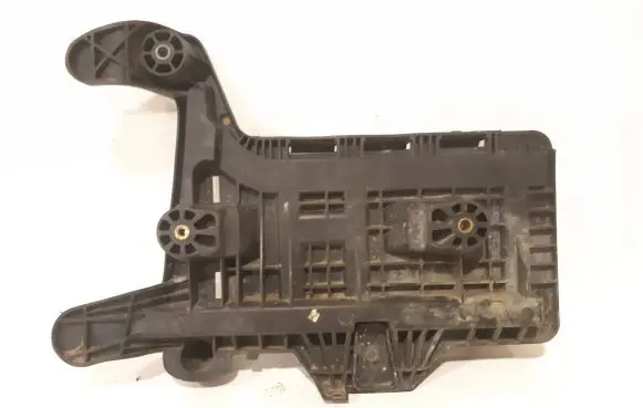 Volkswagen PASSAT B6 Battery tray 1K0915333C