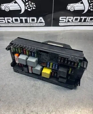 Mercedes-Benz C W204 Fuse module A2129005912 A2129015204