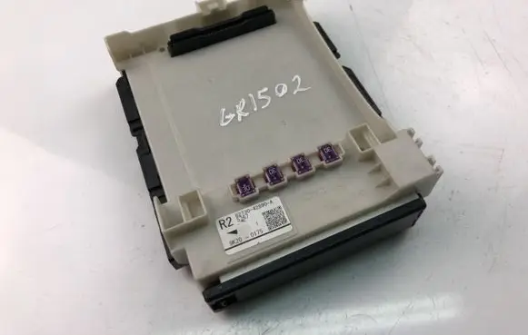 Toyota RAV 4 (XA50) Fuse box set 8273042890A