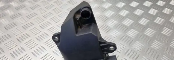 Volvo XC90 Breather/breather pipe/hose 8692211