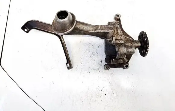 Mercedes-Benz C W203 Oil pump 6061810701