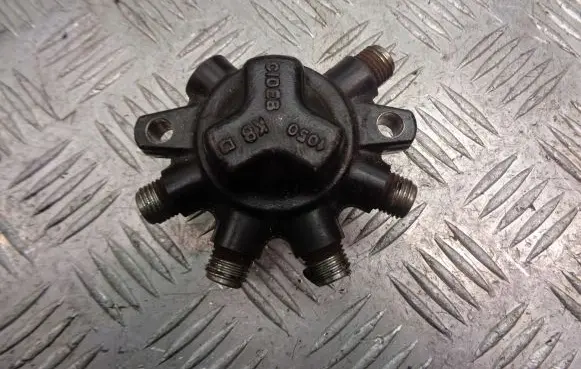 Ford Mondeo MK IV Fuel distributor 4M5Q-9D280-DB