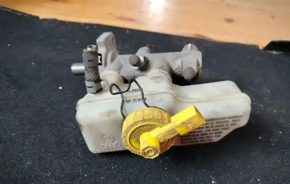 Master brake cylinder