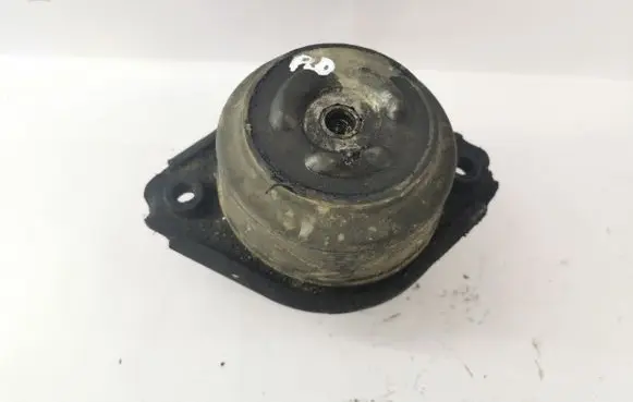 Mercedes-Benz R W251 Engine mount bracket A2512404117