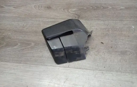 Volvo V70 Seat belt trim 