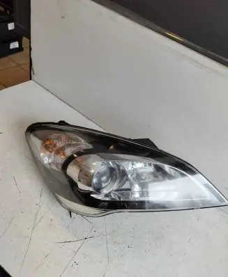 KIA Ceed Headlight/headlamp 921021H