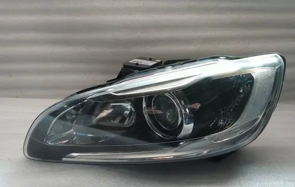 Volvo V60 Headlight/headlamp 31395902 89907813 Y283RS