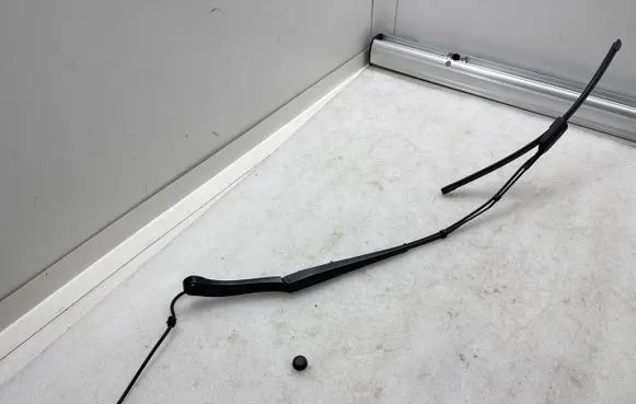 Tesla Model Y Front wiper blade arm 150705100A