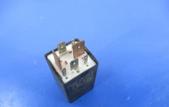 Volkswagen Golf I Other relay 0333402512
