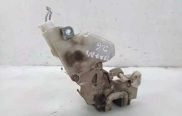 Nissan Terrano Rear door lock