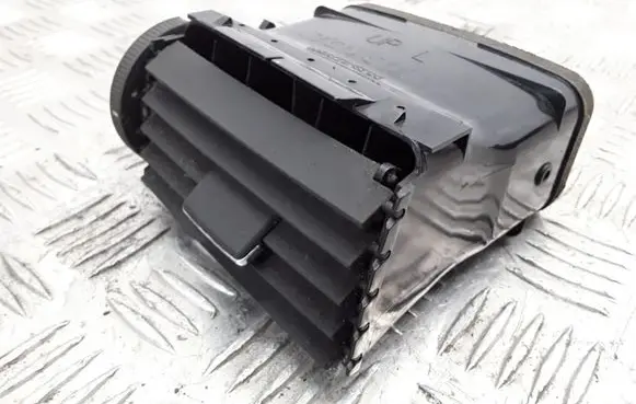 Toyota Avensis T250 Dash center air vent grill TSM5512G