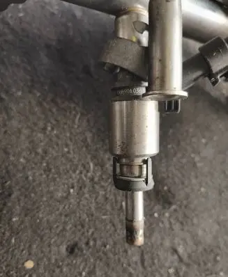 Audi A4 S4 B8 8K Fuel injector 06h906036g
