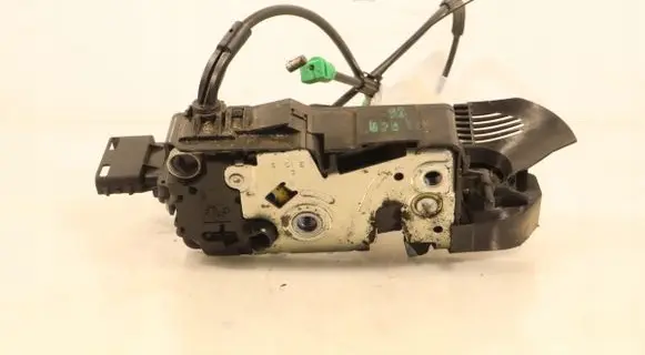 Citroen C3 Front door lock 24090816