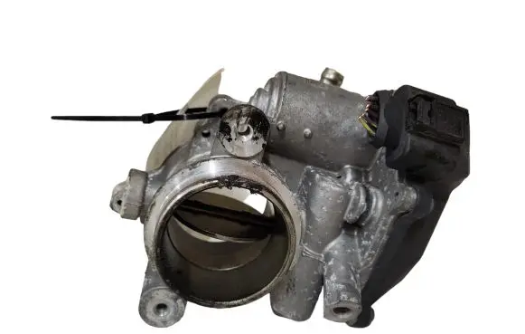 Volkswagen Golf VII Throttle valve 04L128063P