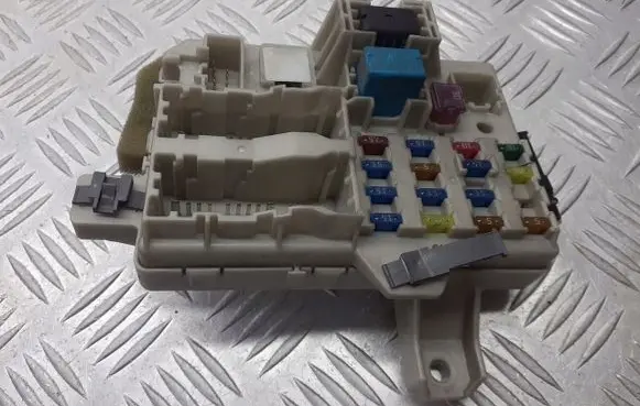 Mazda 6 Fuse box cover 