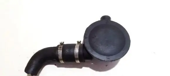 Volkswagen PASSAT B5 Breather/breather pipe/hose 028129101d 3911170975