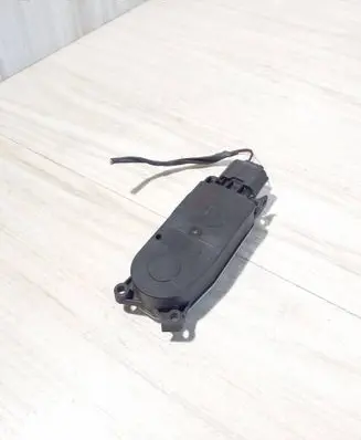 Dacia Sandero III Air flap motor/actuator 6477R1012A 21292P01753 6477S017011