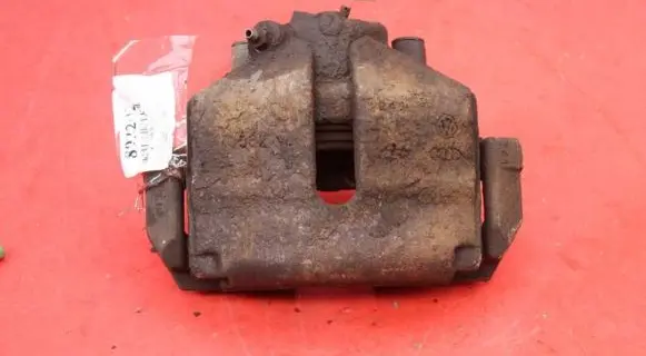 Volkswagen PASSAT CC Front brake caliper
