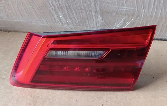 Tailgate rear/tail lights
