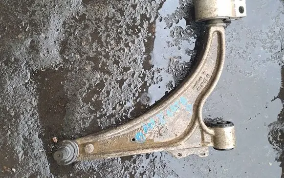 Opel Astra J Front lower control arm/wishbone 56578