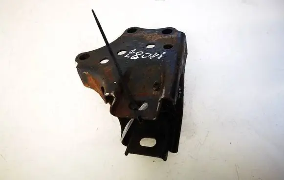 Mazda 323 Engine mounting bracket 