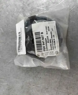 Volkswagen PASSAT CC Headlight/headlamp dust cover 6q0941607b