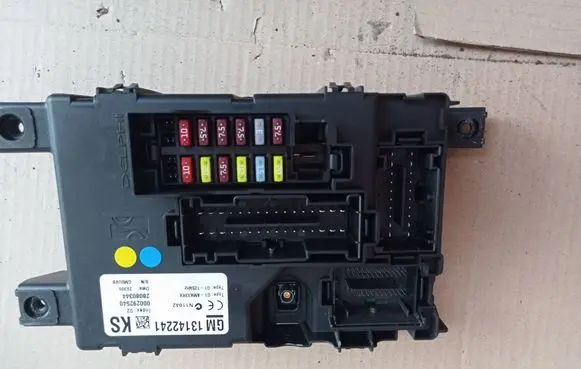 Opel Corsa D Fuse module 13142241 28080344 000292540