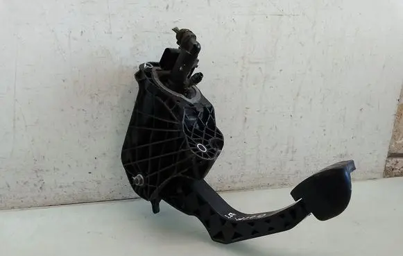 Volkswagen Golf V Clutch pedal 1K1721059