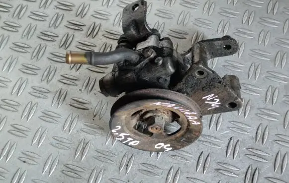 Nissan Navara D22 Power steering pump