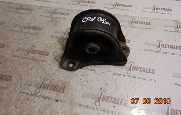 Honda CR-V Engine mount bracket