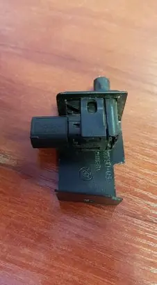 BMW 7 E38 Bonnet alarm switch sensor 8352229