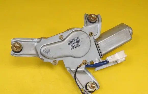 Toyota RAV 4 (XA10) Rear window wiper motor 85130-42020 8513042020 159200-2330
