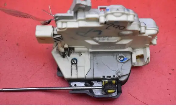 Audi A6 Allroad C6 Front door lock 4F1837015