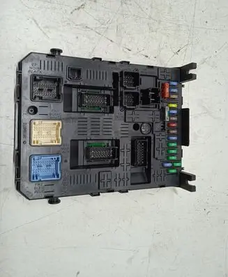 Citroen C4 I Picasso Fuse module 28120836
