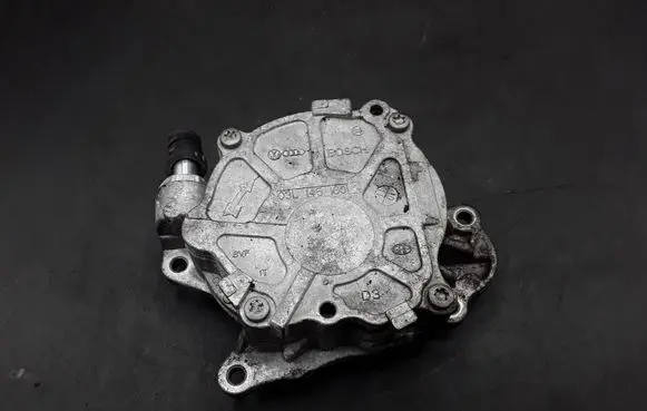 Volkswagen PASSAT B7 Vacuum pump 03L145100