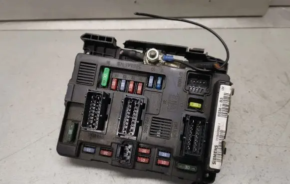 Peugeot 307 BSM Control unit 9643498880 BSMB3