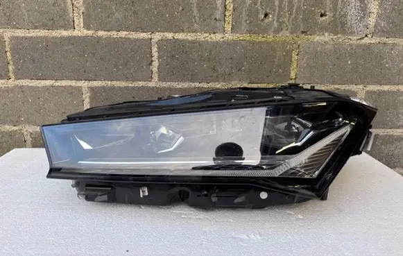 Skoda Superb B9 Headlight/headlamp 3P1941015B