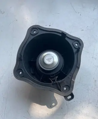 Opel Astra L Subwoofer speaker 9842087880 28J3