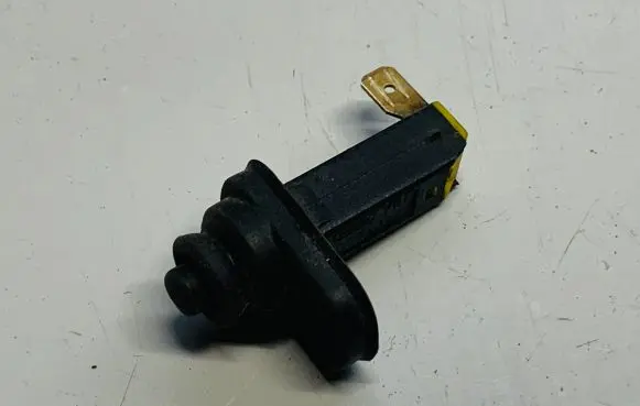 Audi A4 S4 B5 8D Front door sensor 8D0947561
