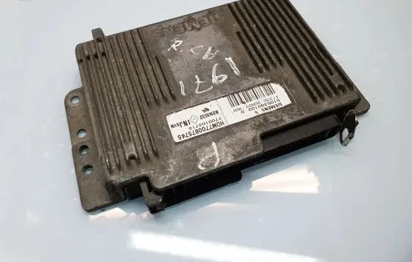 Renault Scenic I Engine control unit/module S105300102D HOM7700875745 7700103718